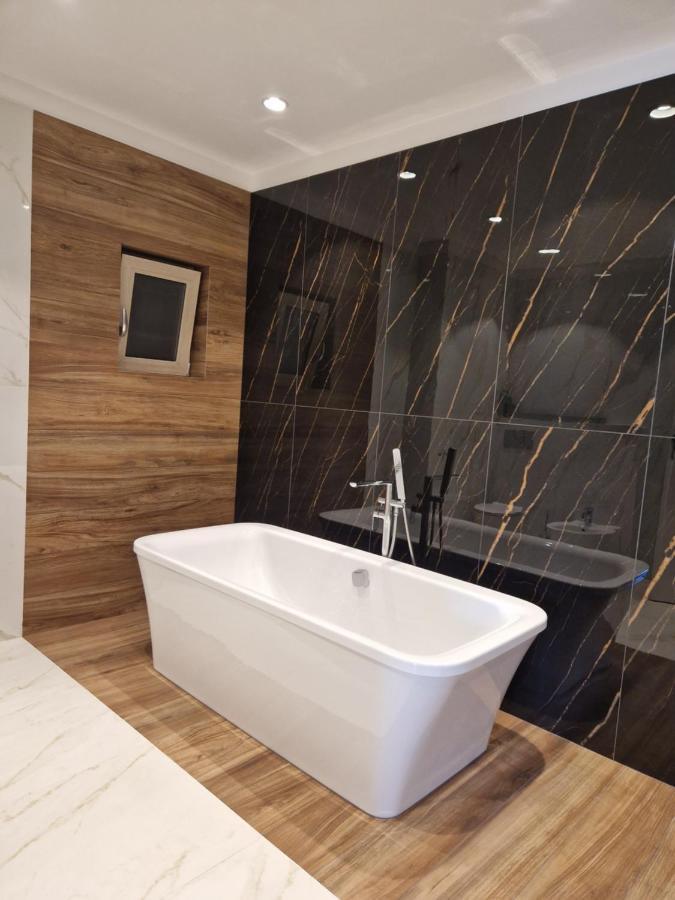 Atlantic Boutique Hotell Târgu-Mureş Eksteriør bilde