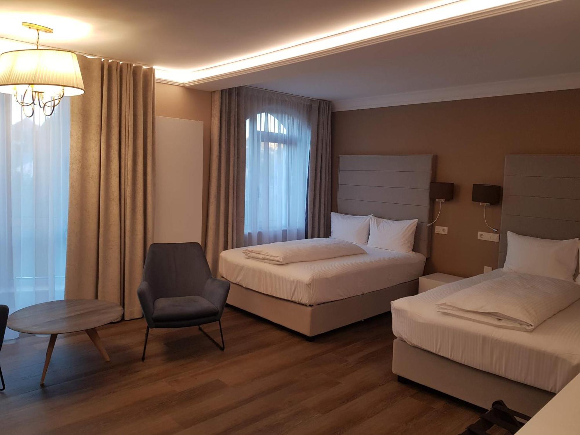 Atlantic Boutique Hotell Târgu-Mureş Eksteriør bilde